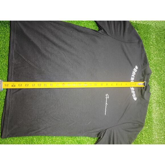 Stylish Black Short-Sleeve Tee with Gothic Collar Print - Picture 3 of 6